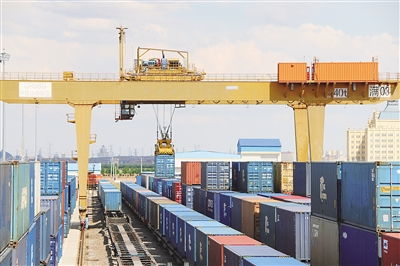 滿洲里站進(jìn)出口運(yùn)量突破1000萬(wàn)噸，貨物貿(mào)易持續(xù)增長(zhǎng)