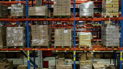 跨境電商“加速跑” 直擊上海港進出口商品中轉(zhuǎn)倉，透視貿(mào)易新脈動